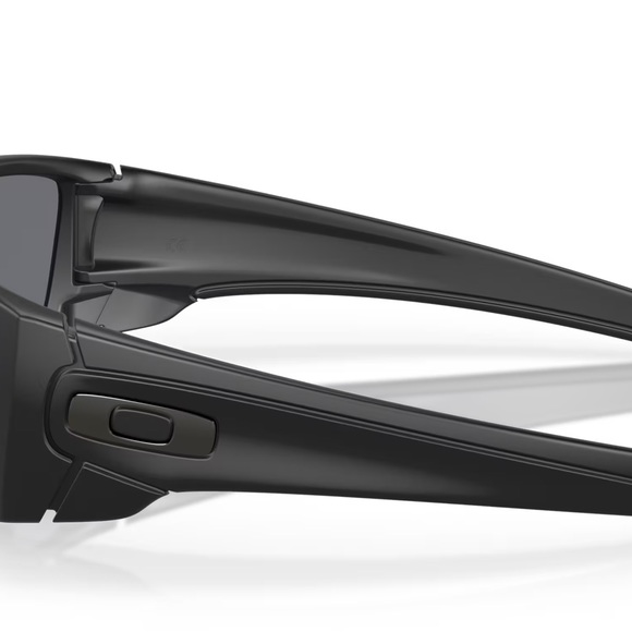 Oakley BNIB Fuel Cell Matte Black Prizm polarized glasses, never worn - Picture 6 of 8